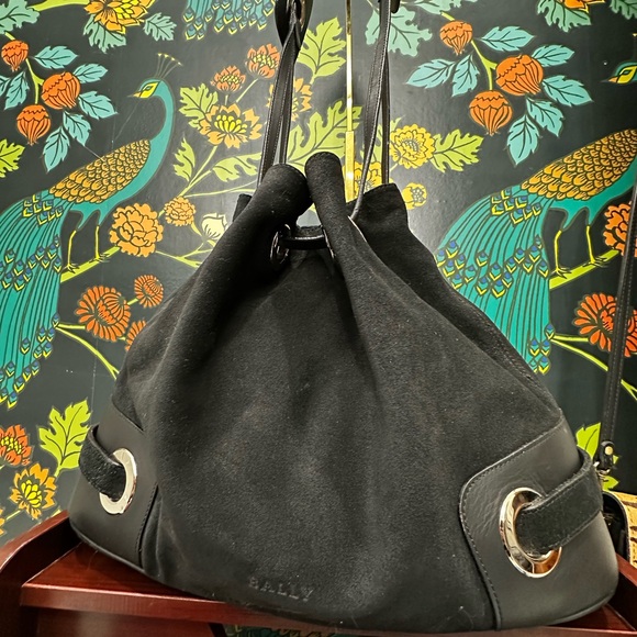 Bally “Darlina” black suede drawstring bucket bag from the early 2000s - Picture 4 of 12